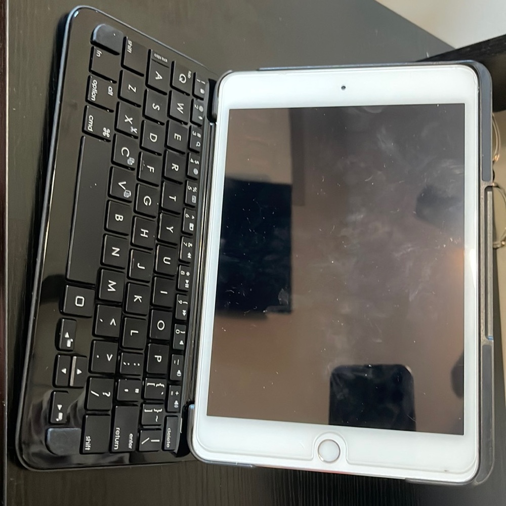 iPad mini keyboard (iPad separate)